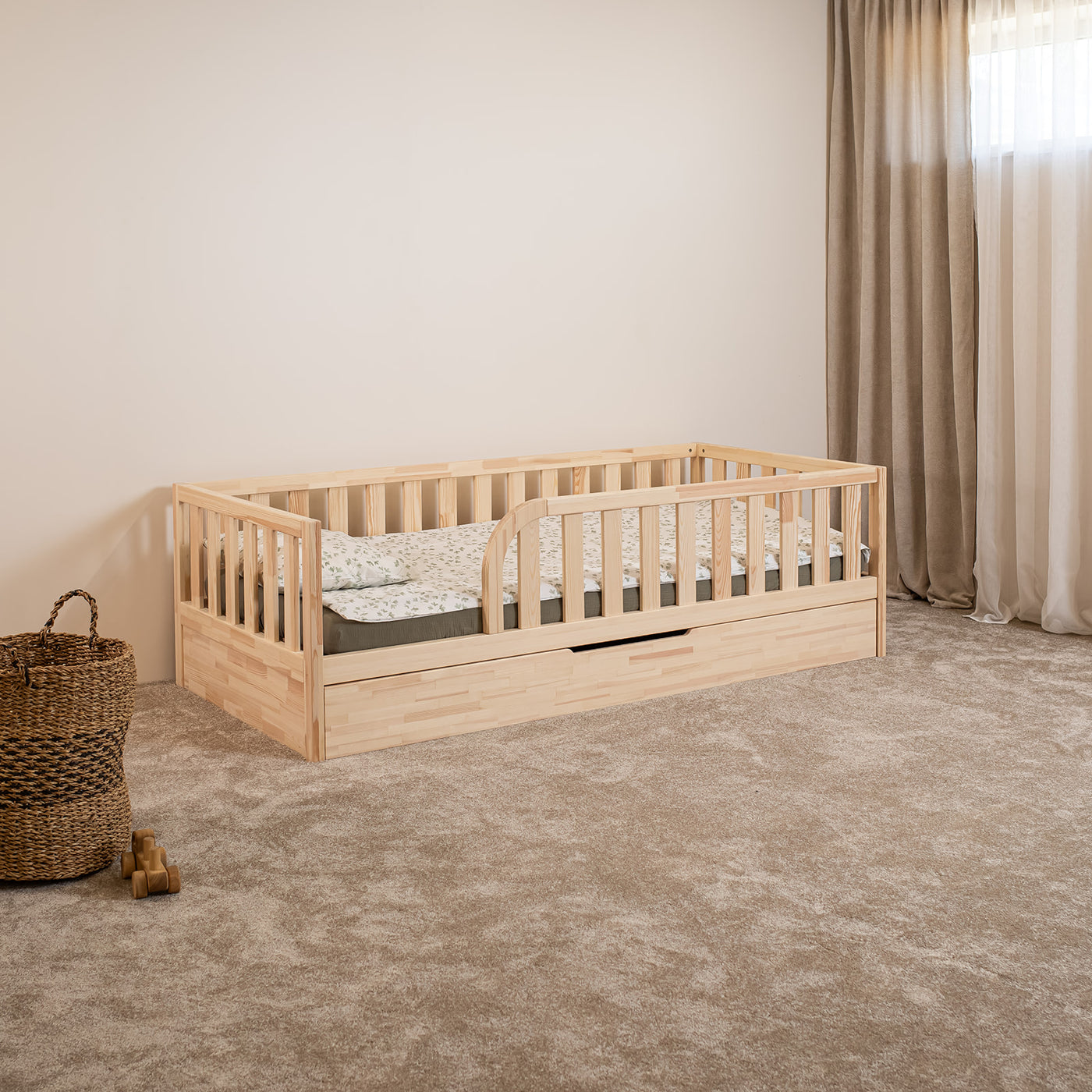 Toddler Bed (with Pull-Out Bed)